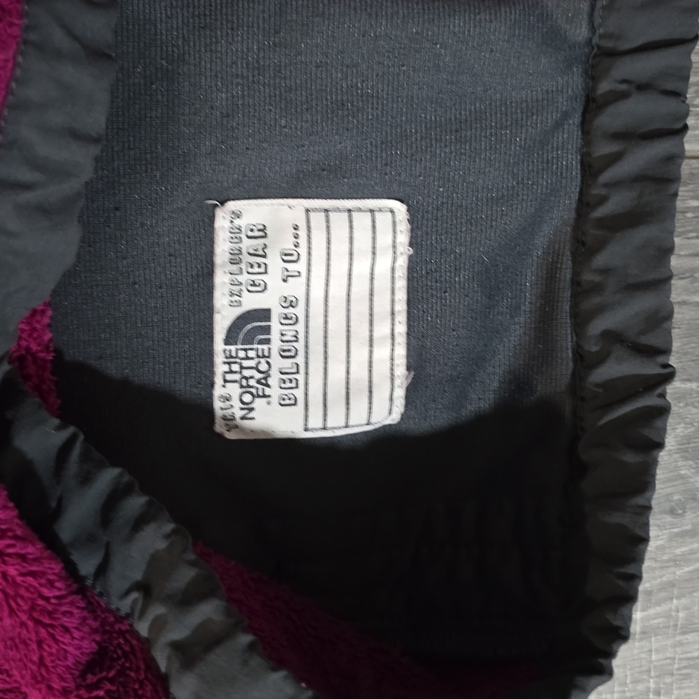 The North Face Magenta and Charcoal Fleece Jacket. Size XL. - Picture 9 of 11